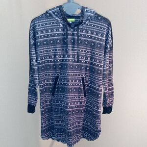 NWOT Simply Vera Vera Wang Black and White Patterned Long Hoodie Size L